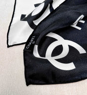 CHANEL 25S SCARF 90 IN SILK 991884