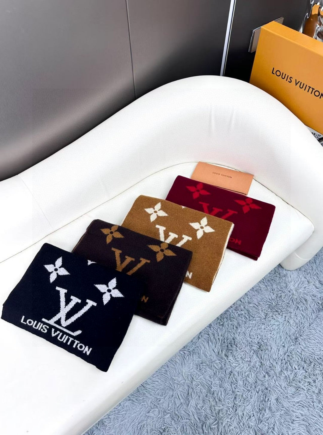 LV SCARF 180 CM IN CASHMERE 700778