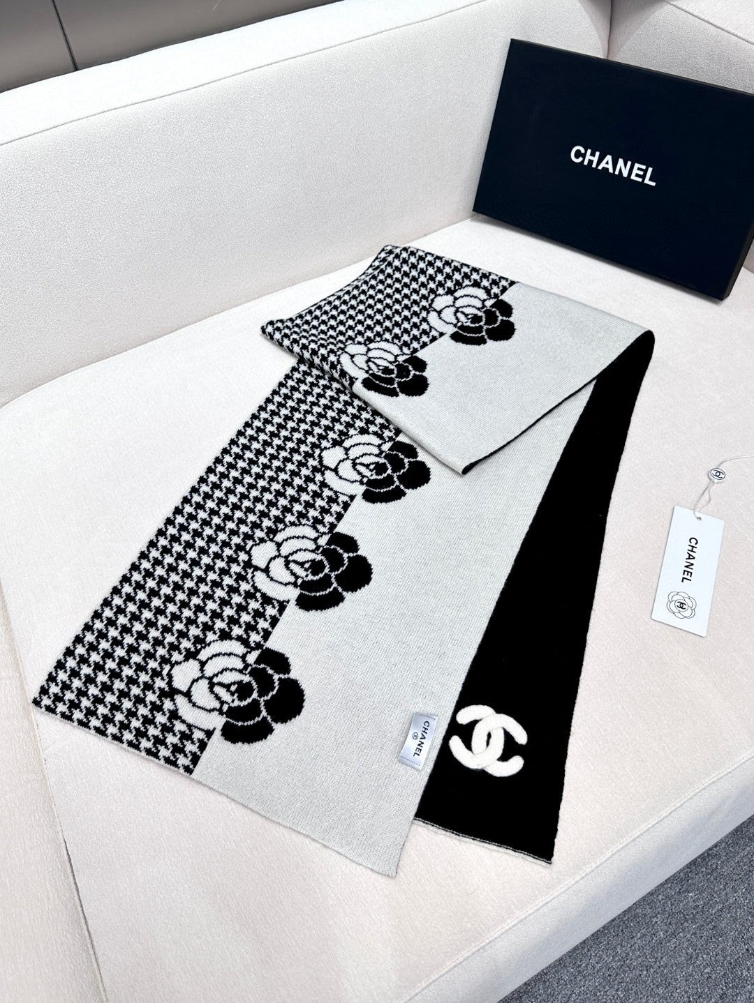 CHANEL 26S SCARF 180 IN CASHMERE 311827