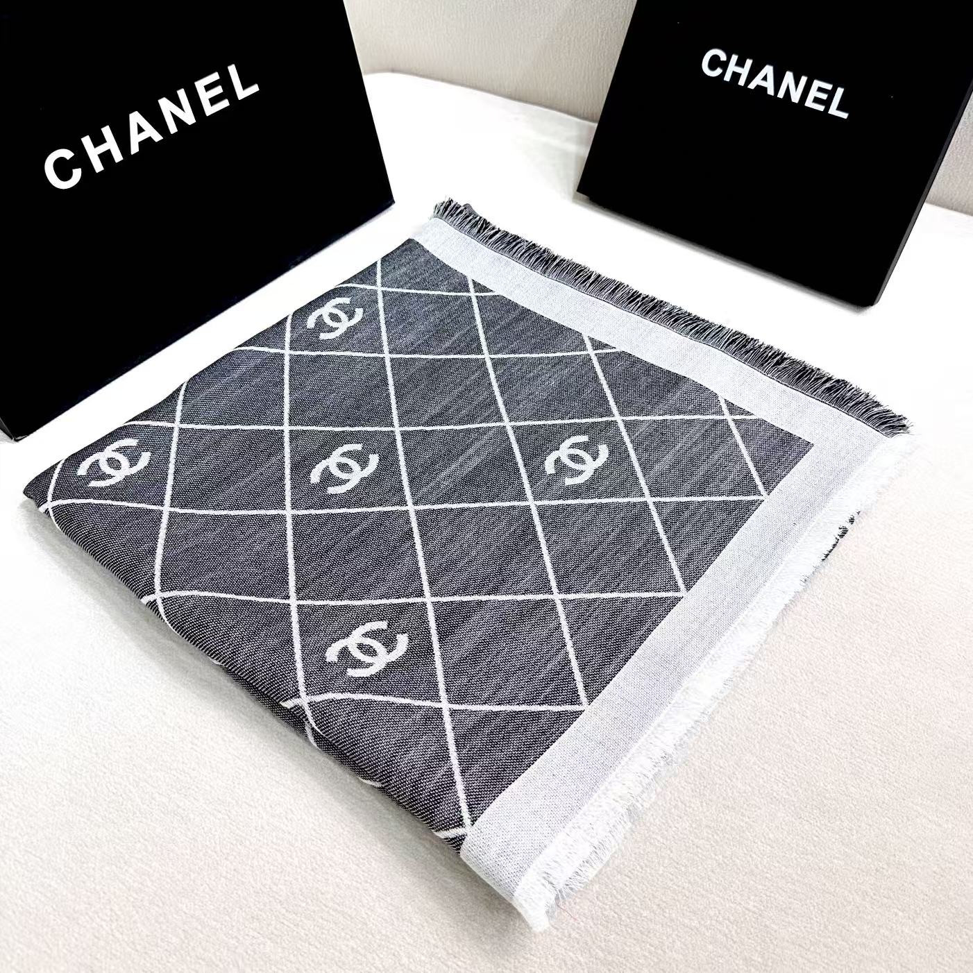 CHANEL 26S SCARF 140 IN CASHMERE AND SILK 304552