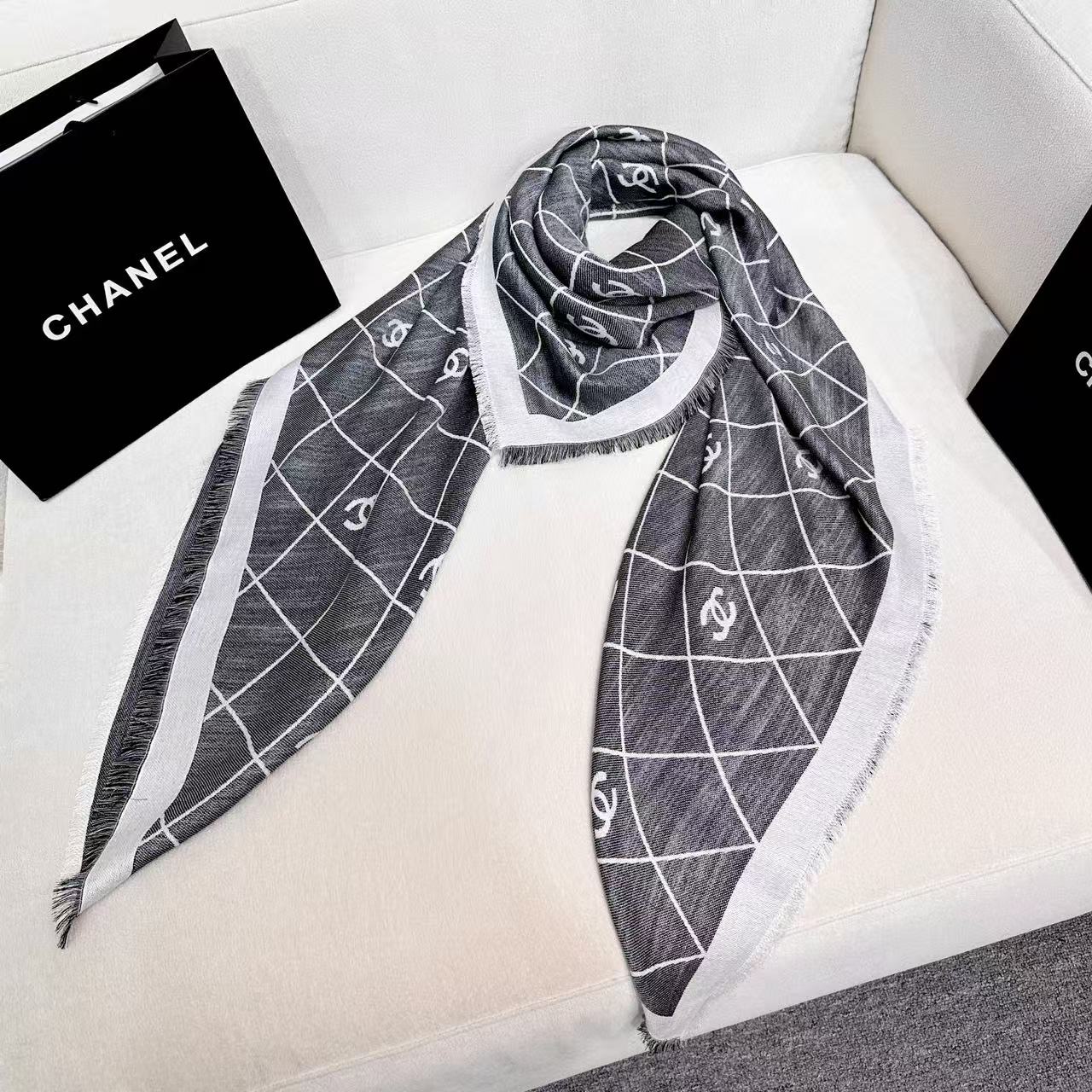 CHANEL 26S SCARF 140 IN CASHMERE AND SILK 304552