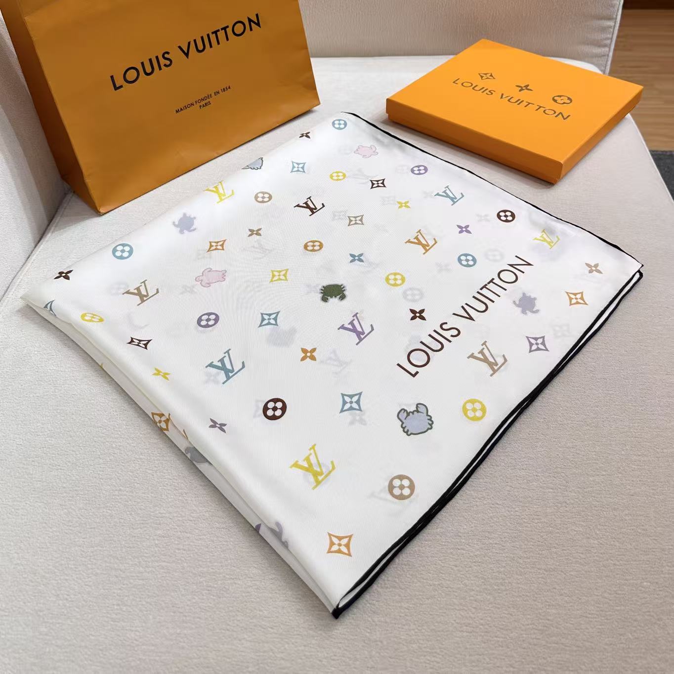 LV 26S SCARF 90 IN SILK 315029