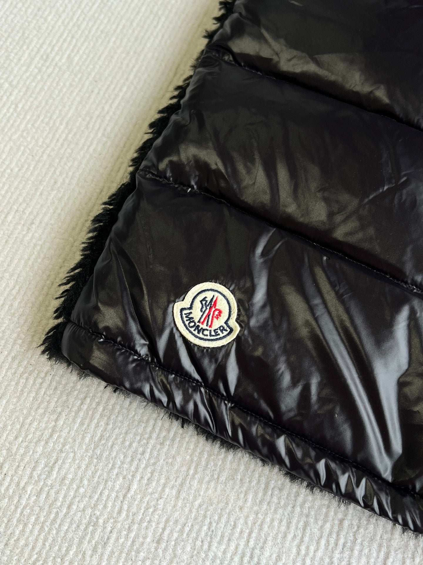 MONCLER 25S DOWN VEST IN BLACK 043