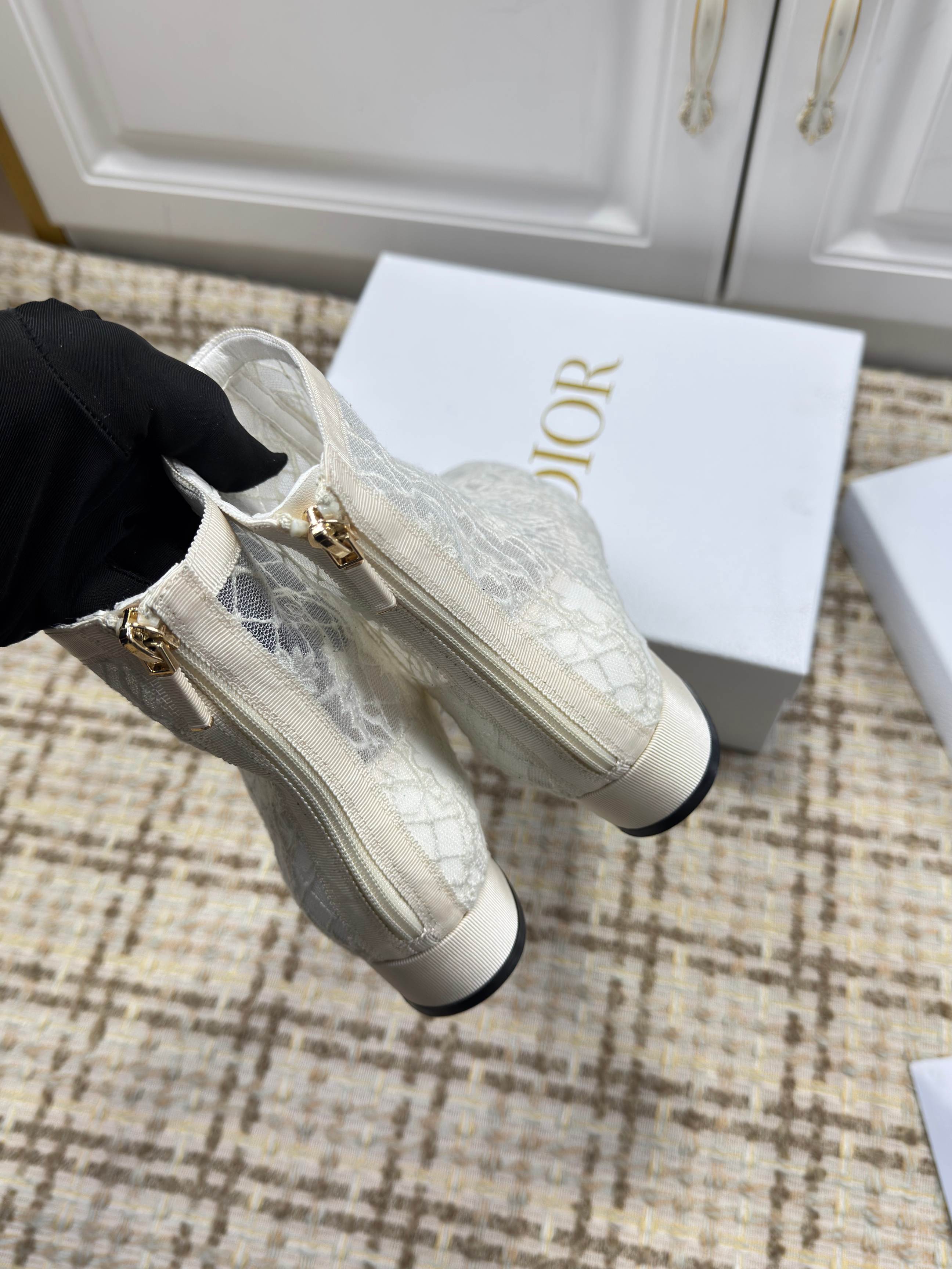 DIOR 26S ANKLE BOOTS 35MM IN WHITE FLORAL LACE MESH BLOCK HEEL