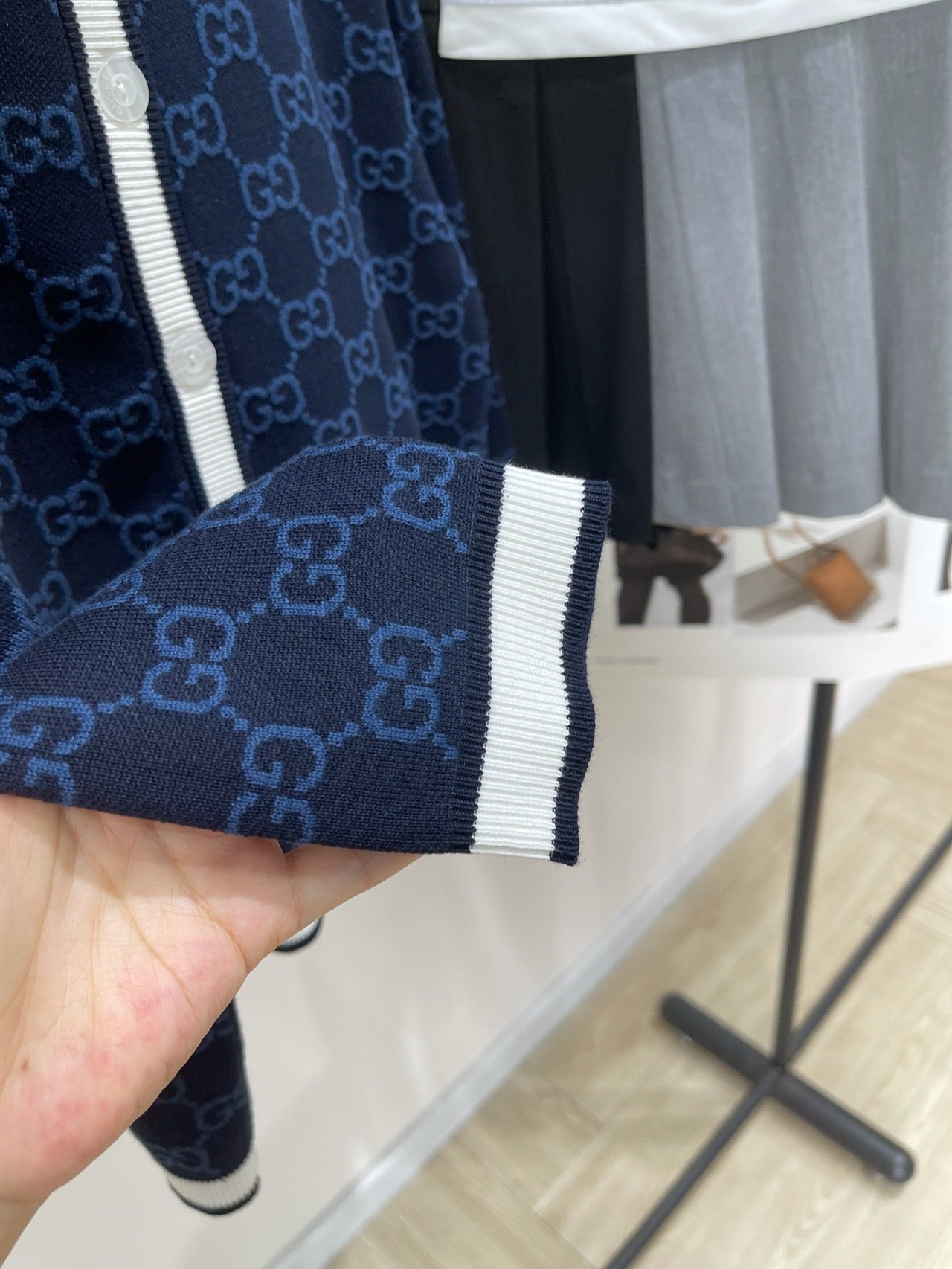 GUCCI CREW NECK CARDIGAN WITH WHITE TRIM 276013
