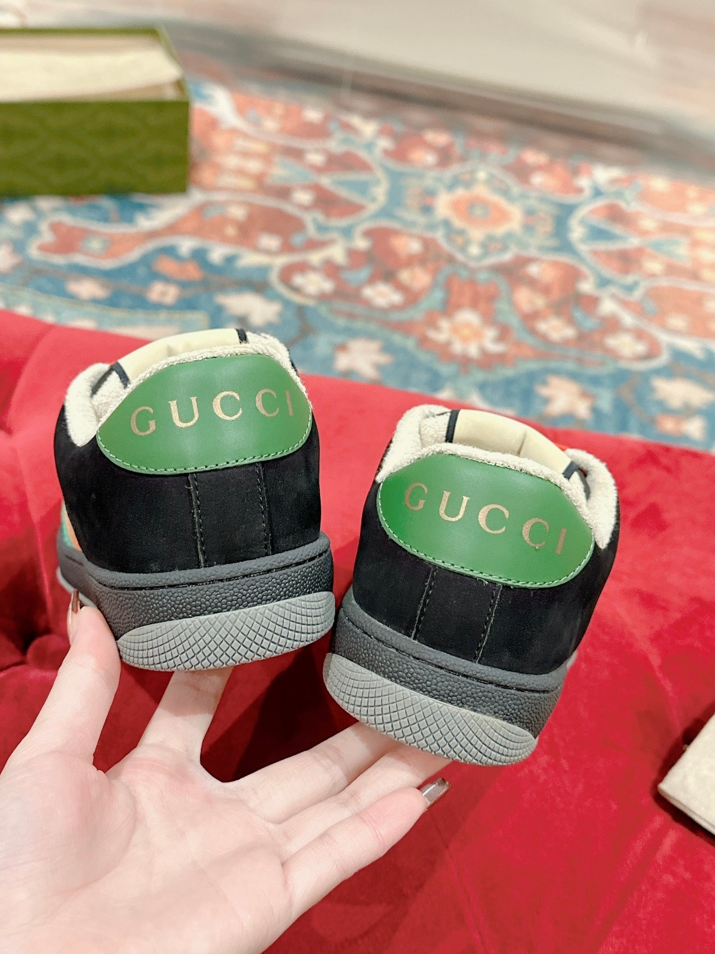 GUCCI 26S SCREENER SNEAKER IN BLACK SUEDE AND GREEN LEATHER
