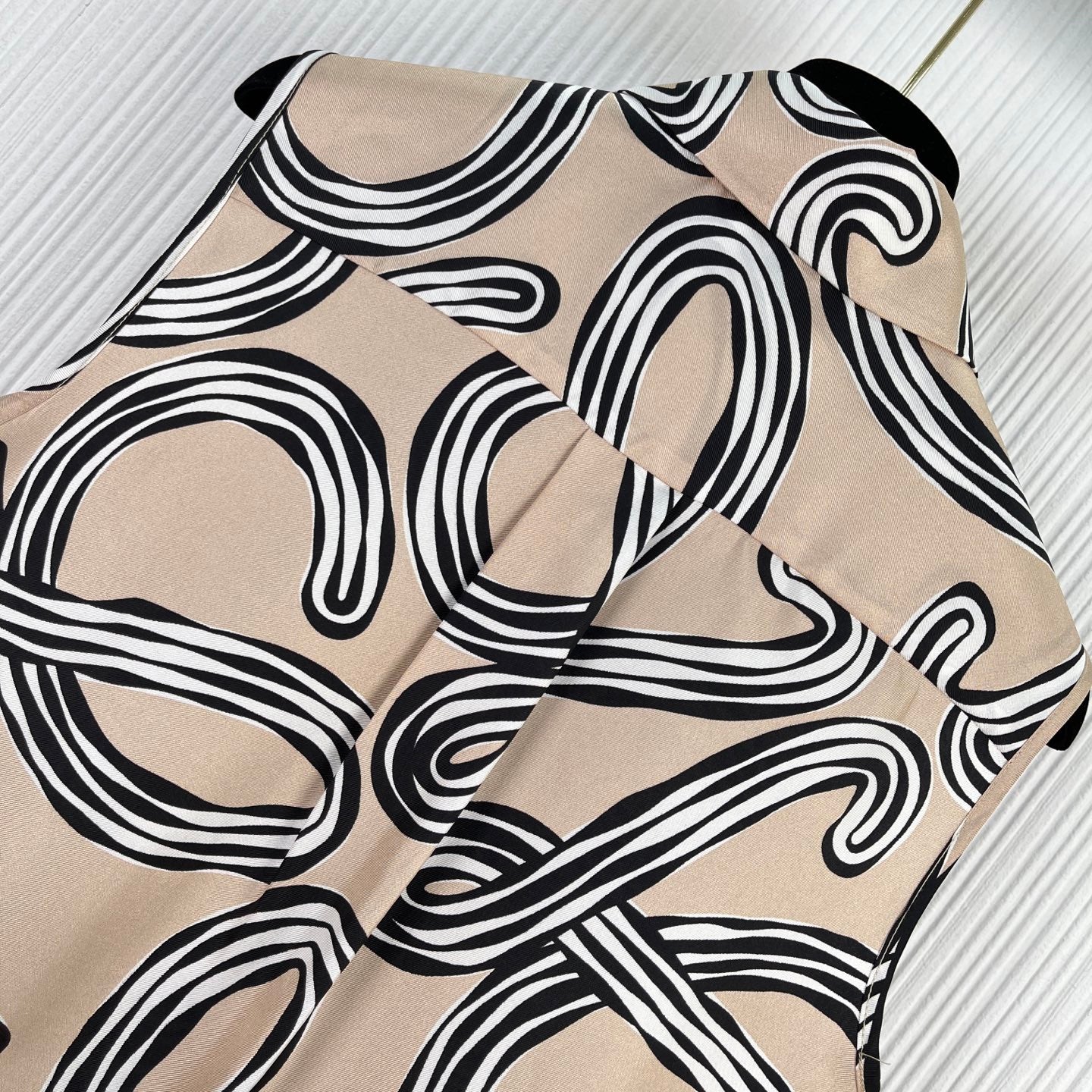 LOEWE 26S SLEEVELESS SHIRT 508