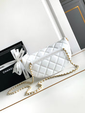 CC WAIST 24 BAG IN WHITE CALFSKIN WITH PEARL CHAIN AND GOLD HARDWARE