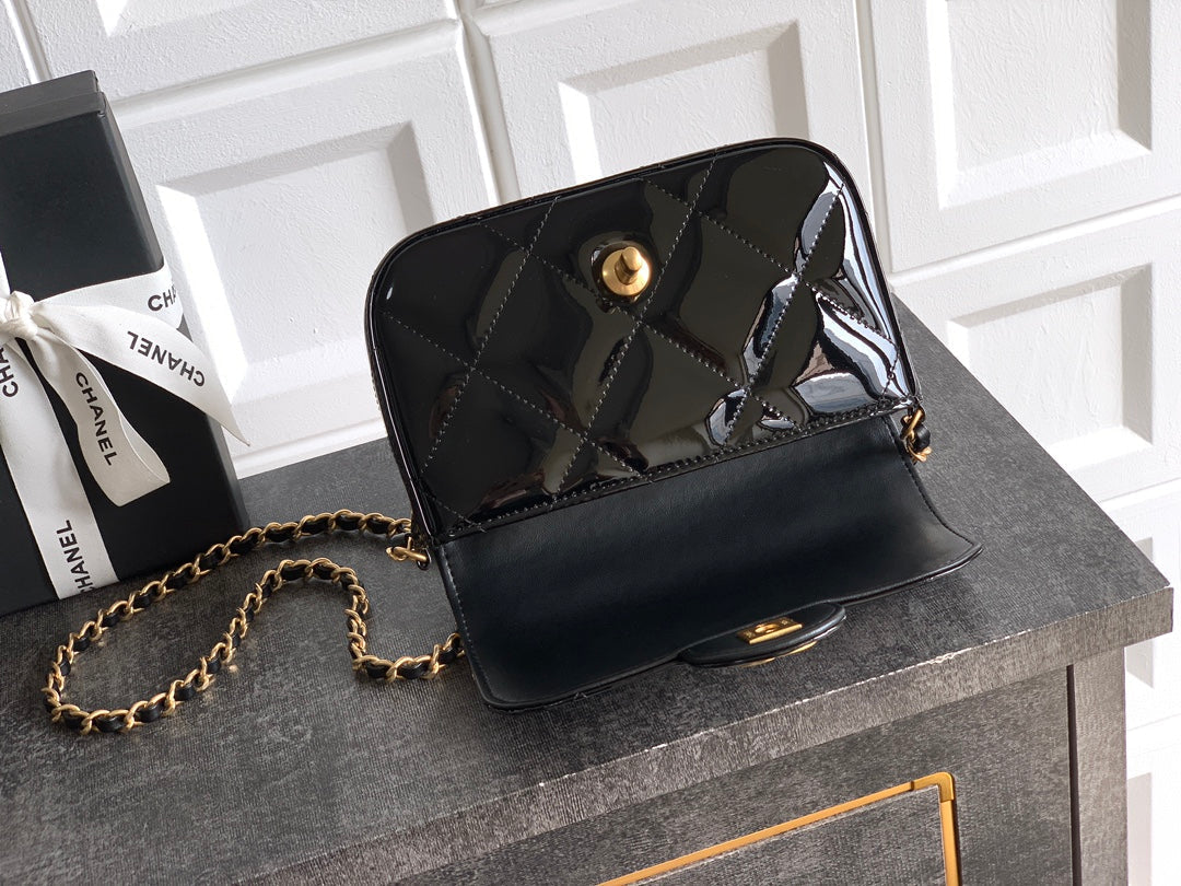 CHANEL 26S TOP HANDLE BAG 18 IN BLACK QUILTED PATENT LEATHER