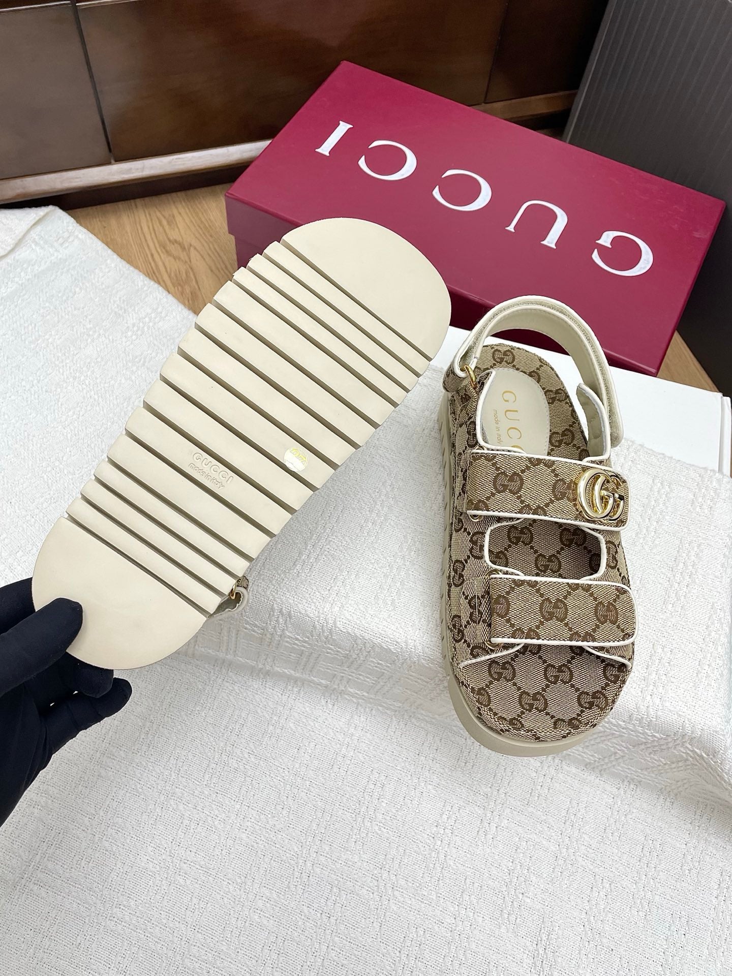 GG CLASSIC SANDALS 25S IN BEIGE FABRIC WITH GOLD HARDWARE