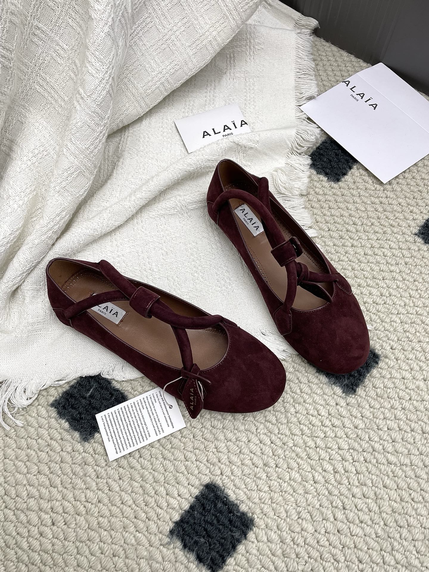ALAIA 26S BALLET TECKEL IN DARK RED SUEDE