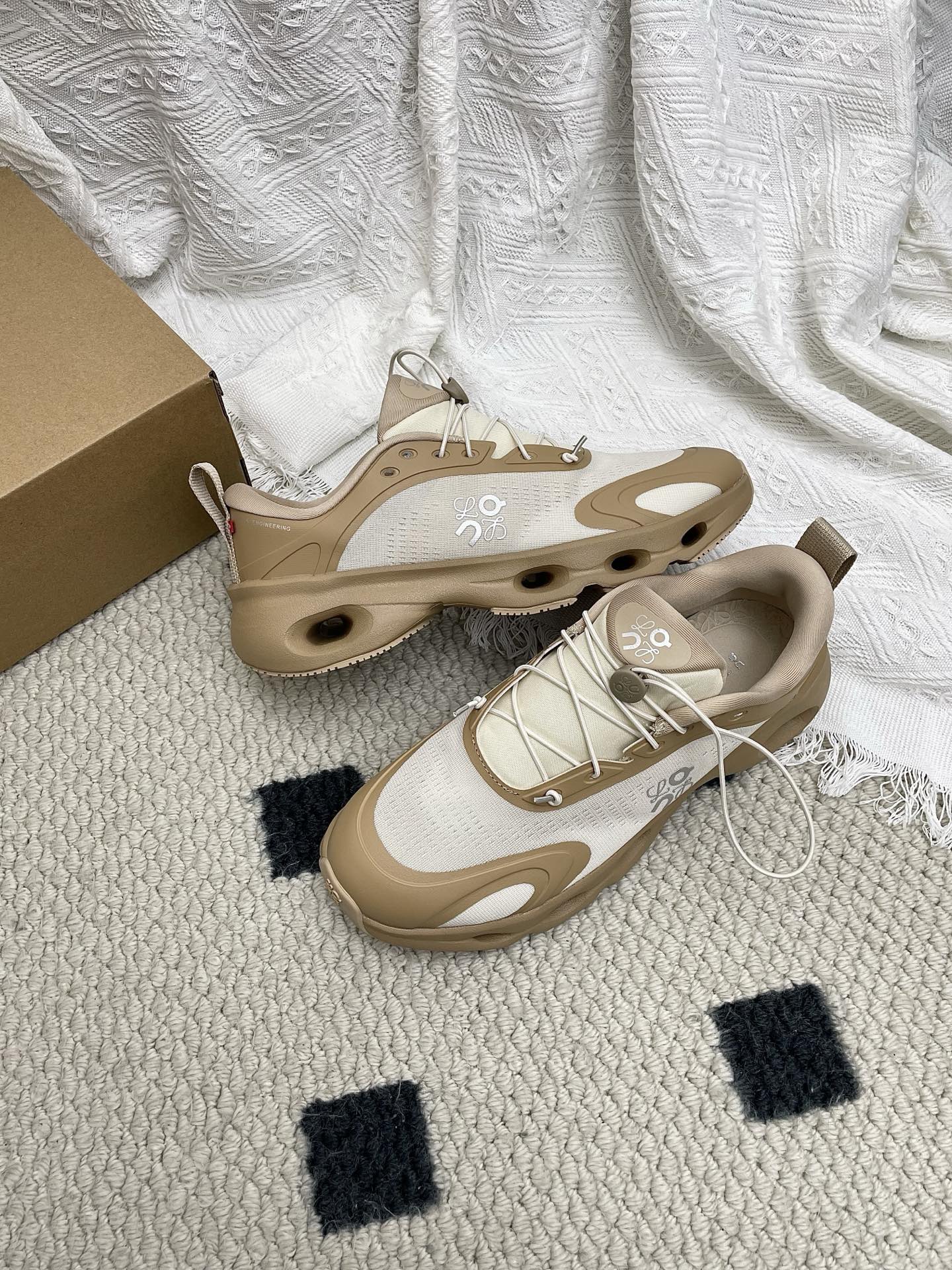 LOEWE 26S CLOUDSOLO SNEAKERS IN BROWN AND BEIGE RECYCLED POLYESTER