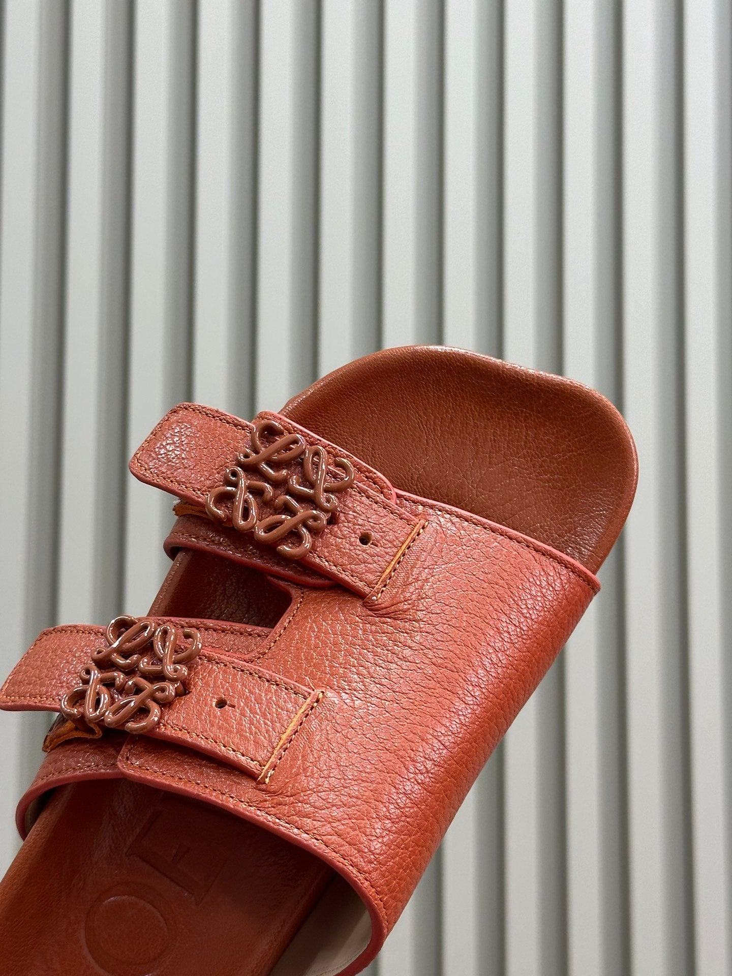 LOEWE 26S EASE SLIDE IN ORANGE CALFSKIN