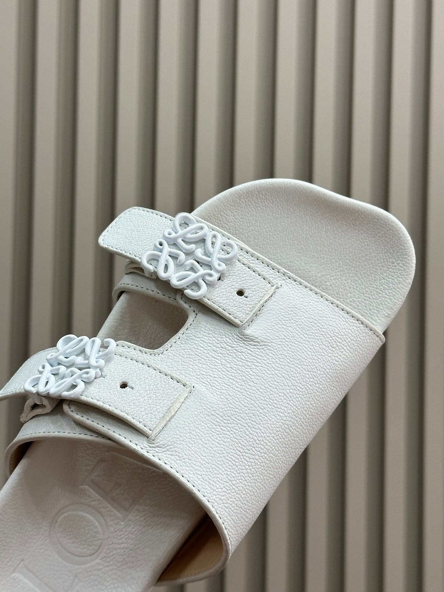 LOEWE 26S EASE SLIDE IN WHITE CALFSKIN