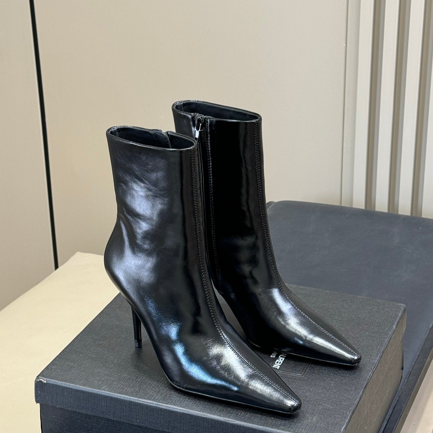 YSL 26S ZIPPERED HEELED BOOTS IN BLACK SHINY CALFSKIN