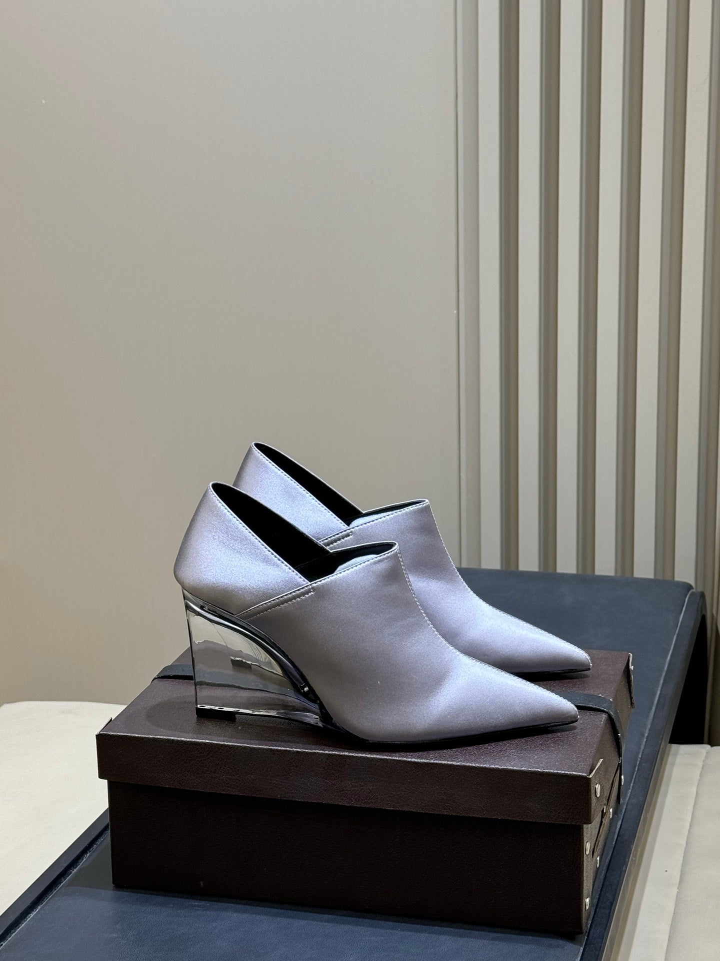 ALAIA 26S TRANSPARENT HIGH HEELS IN LAVENDER GRAY SATIN