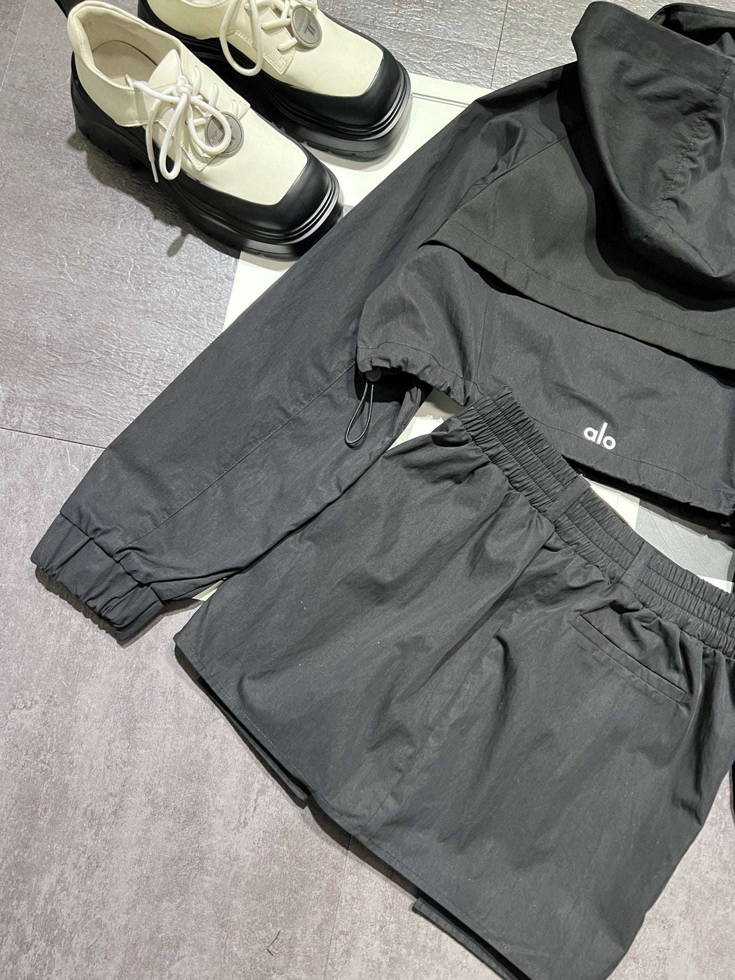 ALO 26S HOODED CROPPED JACKET & SHORTS SET 275