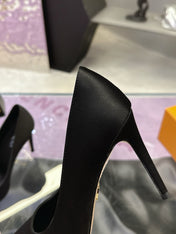 LV 26S POINTED TOE PUMPS 85MM IN BLACK SATIN