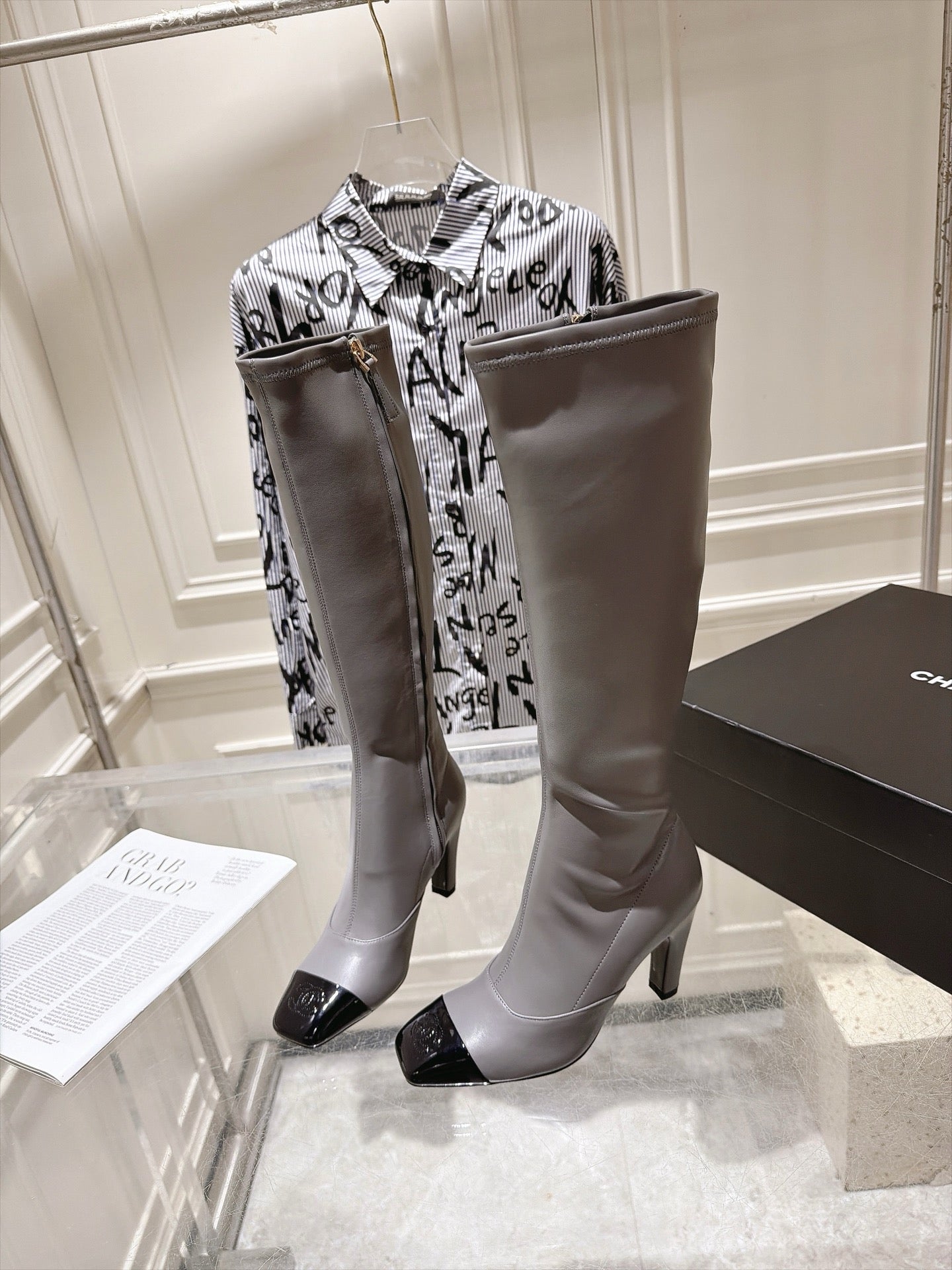 CHANEL 26S HIGH HEEL KNEE HIGH BOOTS 80 MM IN GRAY CALFSKIN AND BLACK PATENT LEATHER