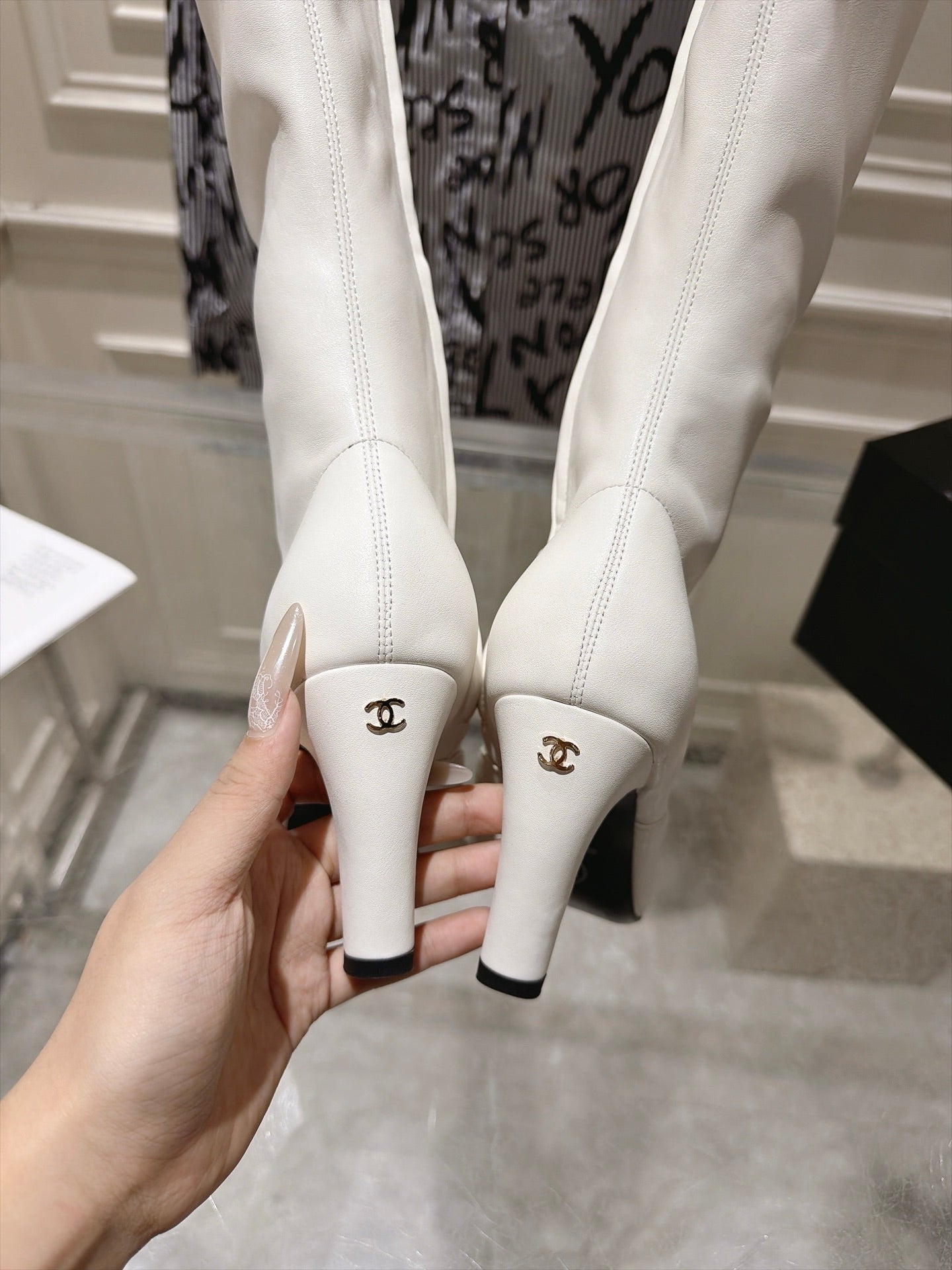 CHANEL 26S HIGH HEEL KNEE HIGH BOOTS 80 MM IN OFF WHITE CALFSKIN AND BLACK PATENT LEATHER