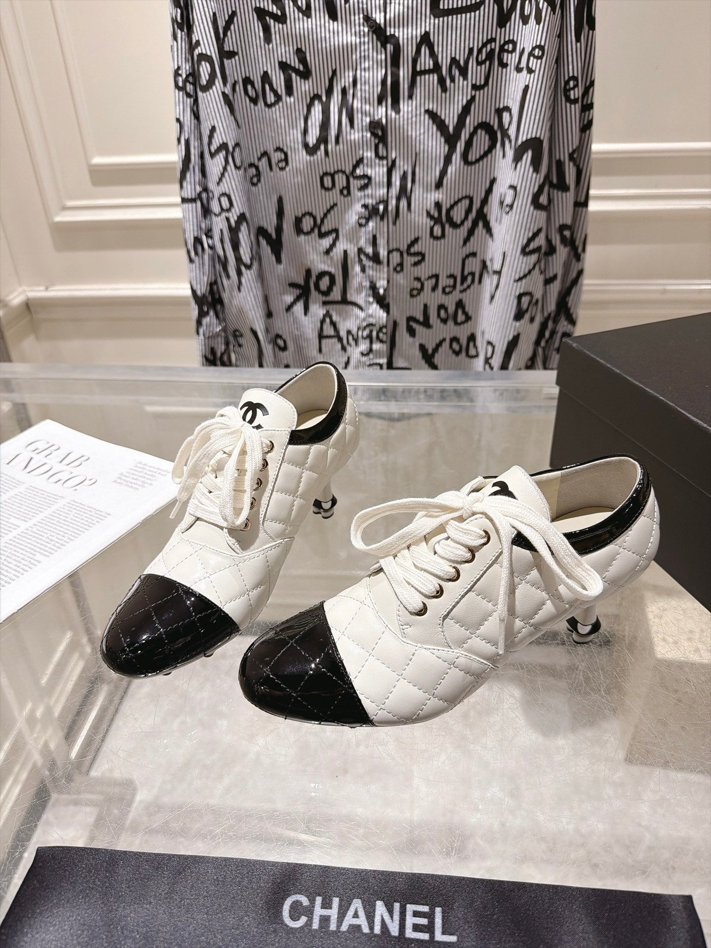 CHANEL 26S HIGH HEEL ANKLE BOOTS 70 MM IN WHITE LAMBSKIN AND BLACK PATENT CALFSKIN