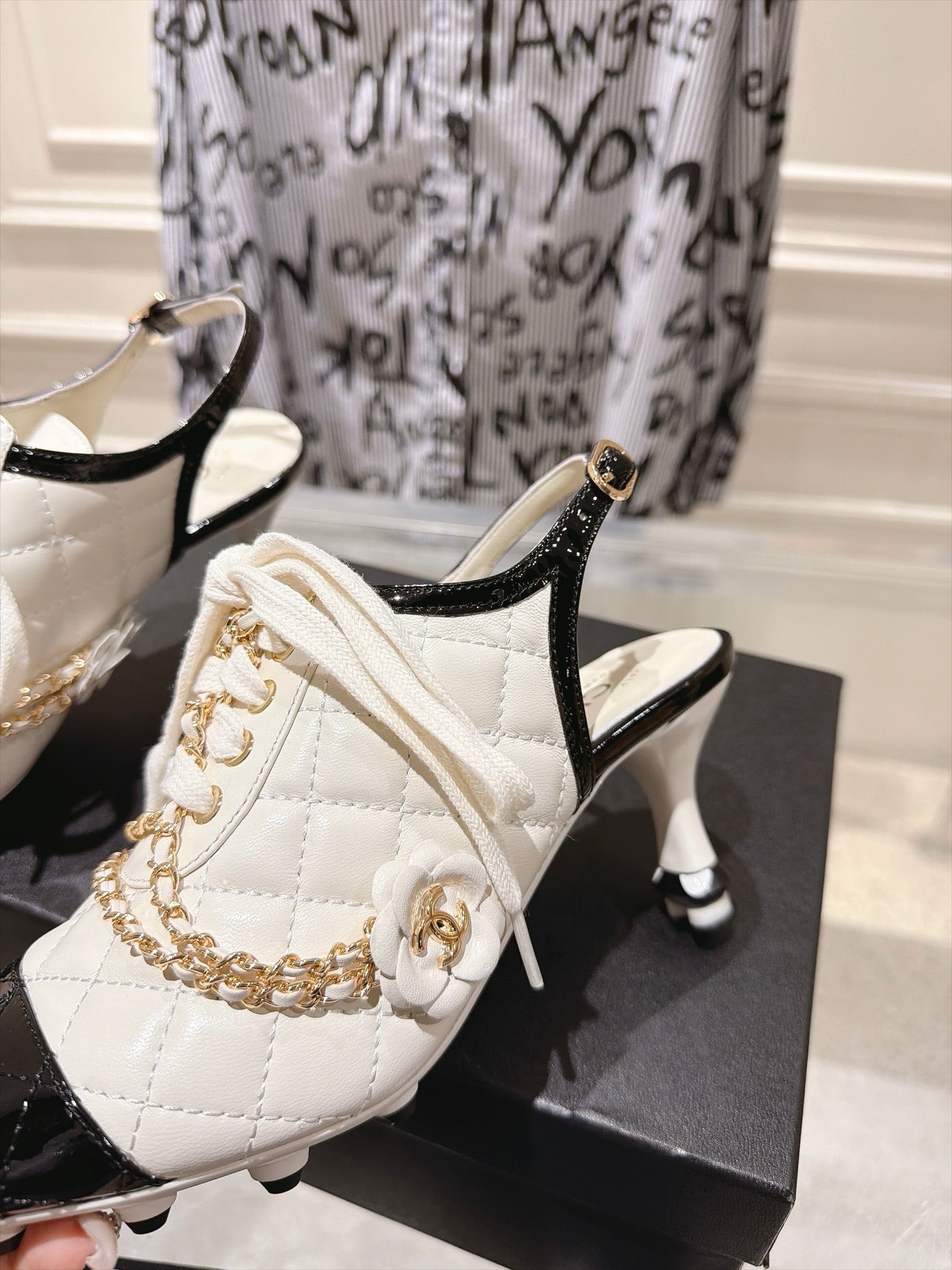 CHANEL 26S SLINGBACK HIGH HEEL SHOES 70 MM IN CREAM WHITE LAMBSKIN AND BLACK PATENT CALFSKIN