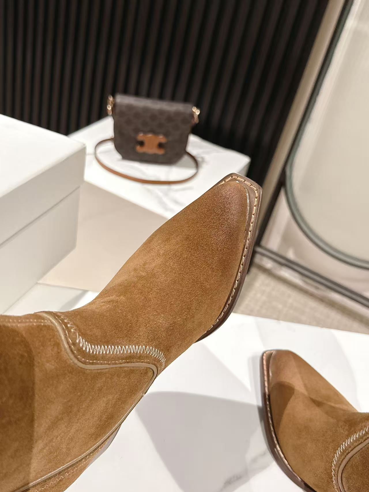CELINE 25S HIGH BOOTS FOR FALL AND WINTER 45MM IN BROWN SUEDE