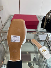 VLTN HIGH HEEL 25S 30 MM IN WHITE LAMBSKIN WITH GOLD HARDWARE
