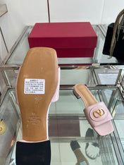 VLTN HIGH HEEL 25S 30 MM IN LIGHT PINK LAMBSKIN WITH GOLD HARDWARE