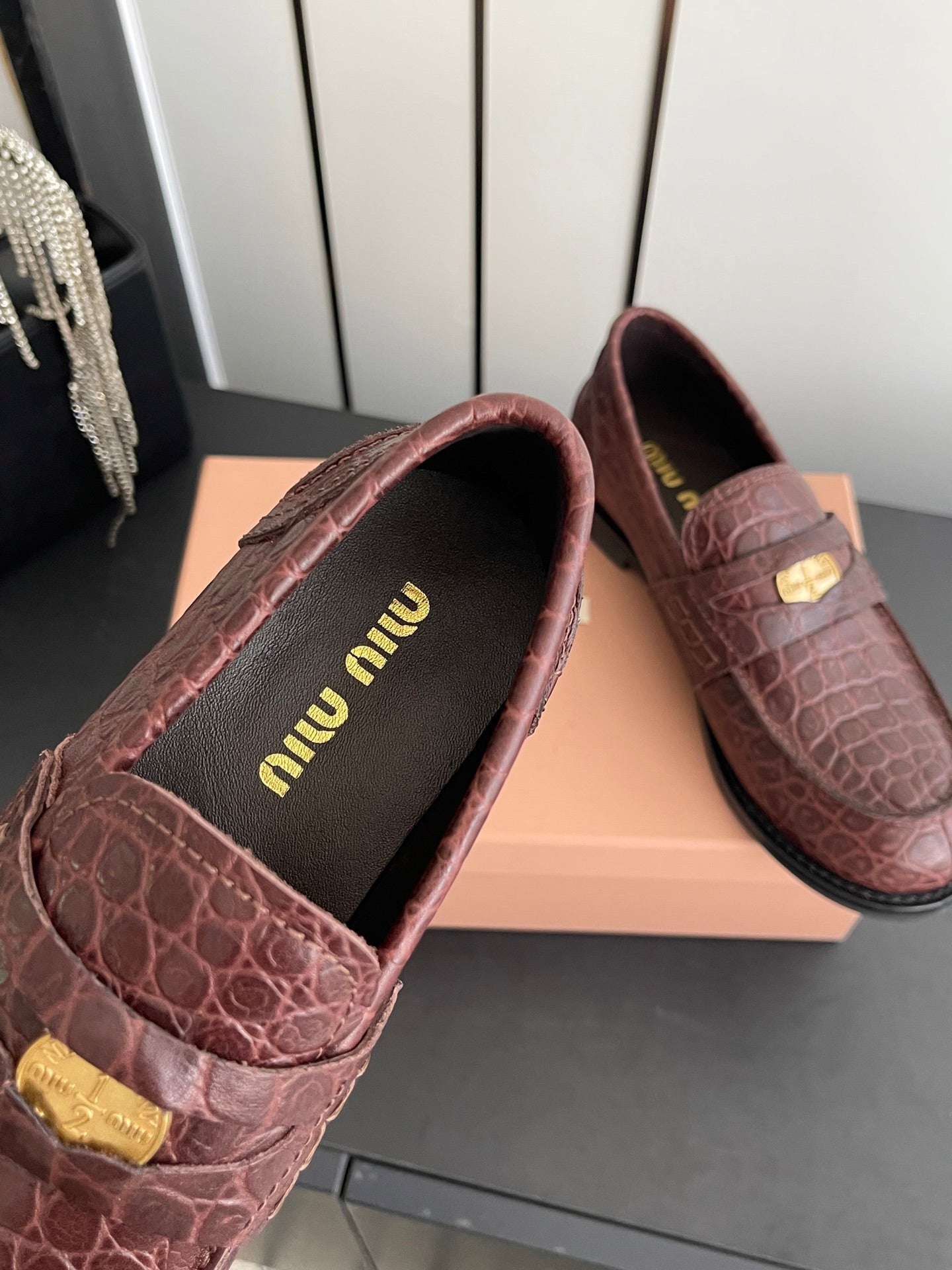 MIUMIU 26S PENNY LOAFERS IN DARK MAHOGANY BROWN CALFSKIN CROCODILE EMBOSSING
