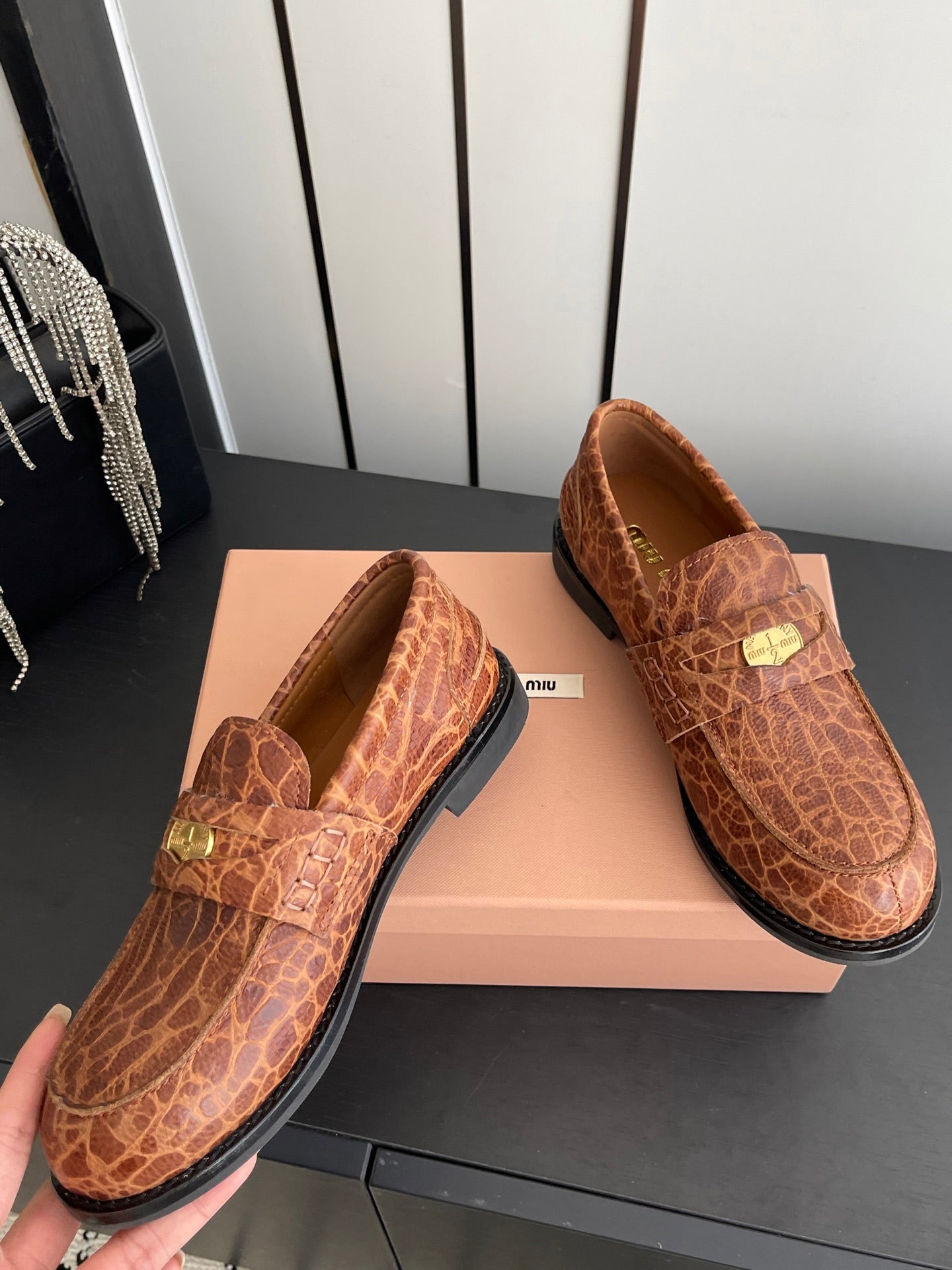 MIUMIU 26S PENNY LOAFERS IN BROWN COGNAC CALFSKIN CROCODILE EMBOSSING