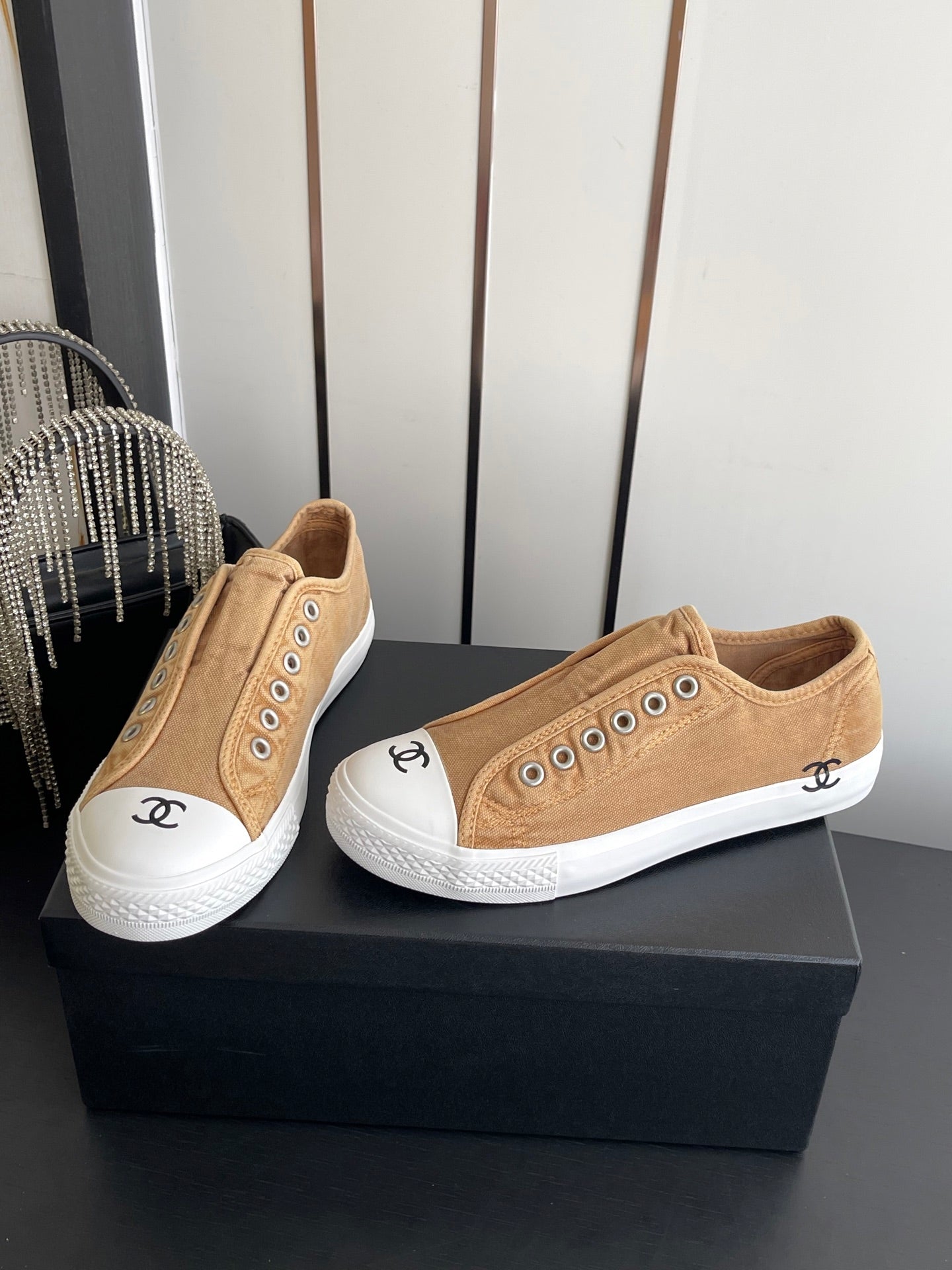 CHANEL 26S LOW TOP BEIGE IN NAVY BLUE CANVAS