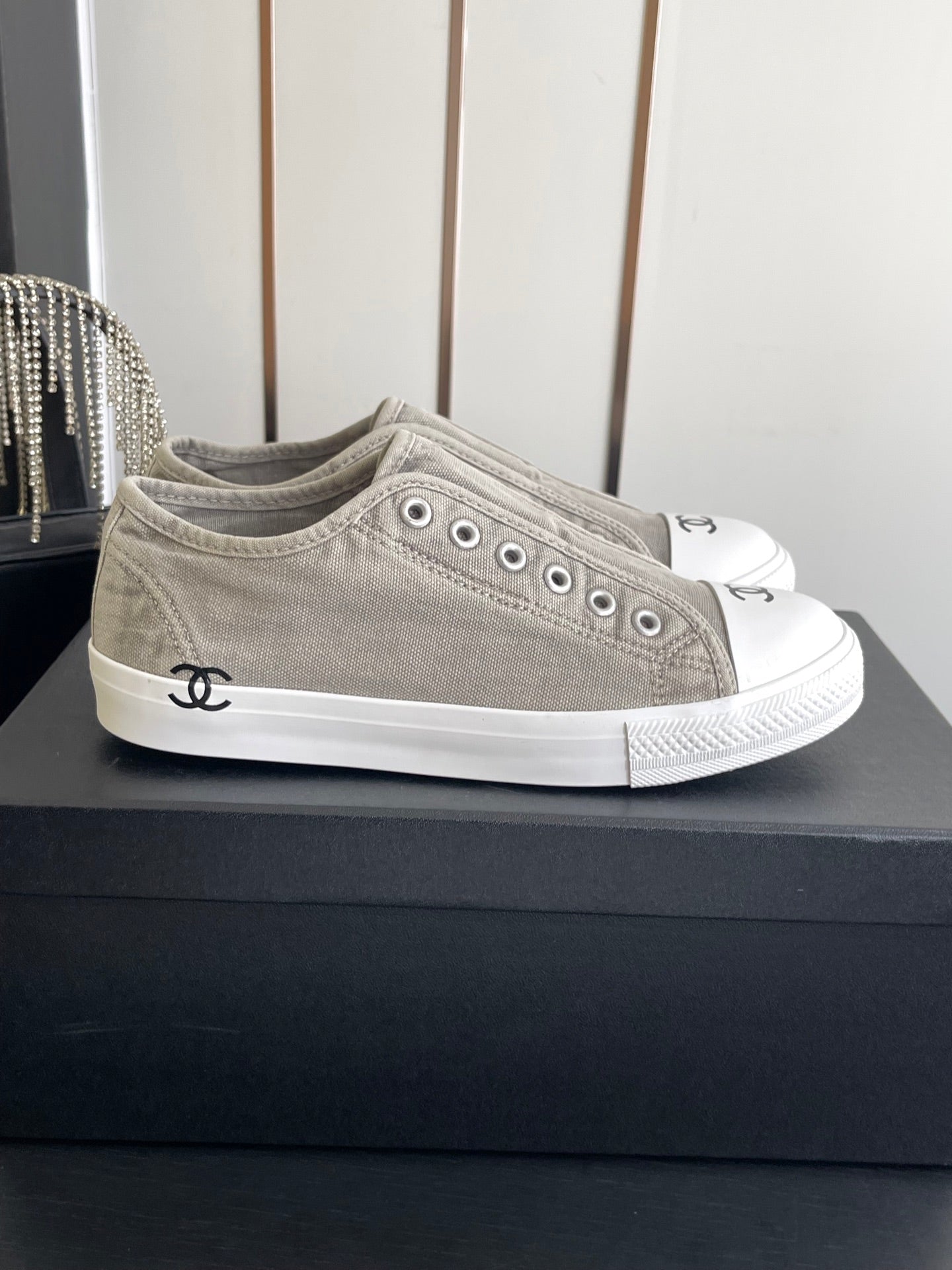 CHANEL 26S LOW TOP SNEAKERS IN GREY CANVAS