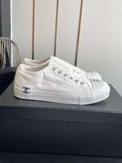 CHANEL 26S LOW TOP SNEAKERS IN WHITE CANVAS