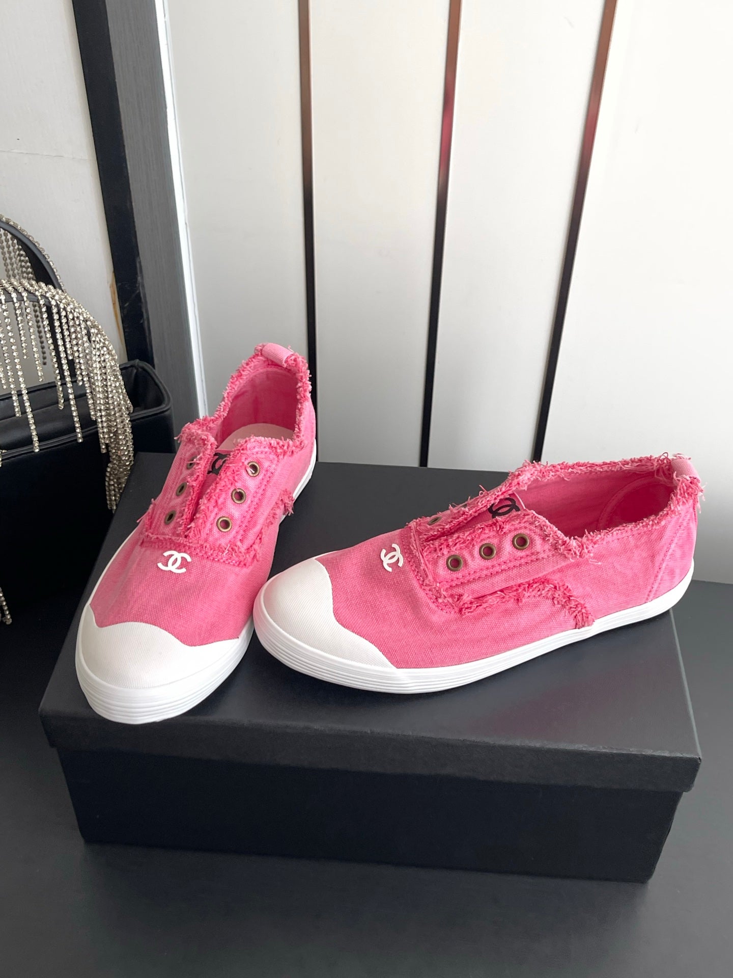 CHANEL 26S LOW TOP SNEAKERS IN LINK PINK FRAYED CANVAS