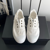 CHANEL 26S LOW TOP SNEAKERS IN WHITE FRAYED CANVAS