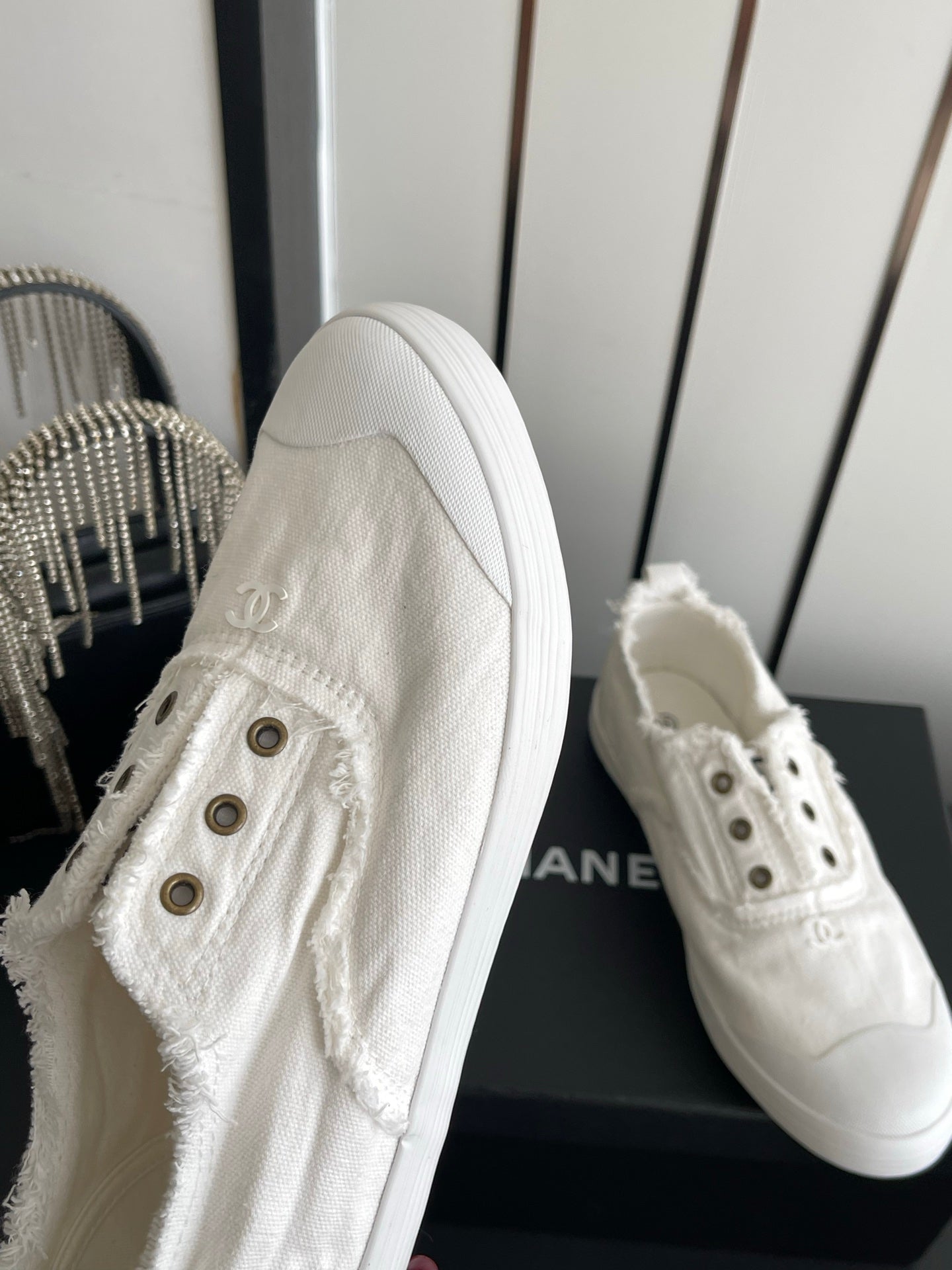 CHANEL 26S LOW TOP SNEAKERS IN WHITE FRAYED CANVAS