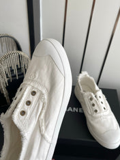 CHANEL 26S LOW TOP SNEAKERS IN WHITE FRAYED CANVAS