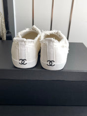 CHANEL 26S LOW TOP SNEAKERS IN WHITE FRAYED CANVAS