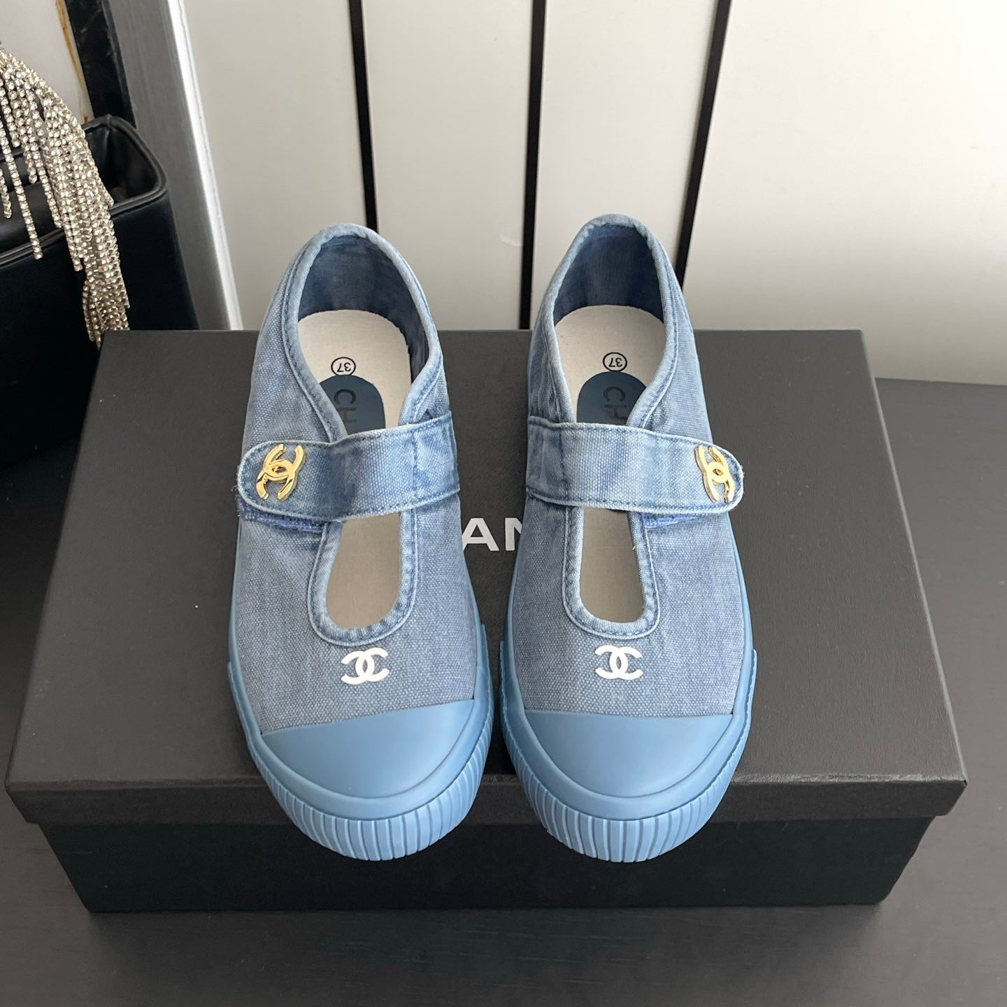 CHANEL 26S MARY JANE SNEAKERS IN NAVY BLUE CANVAS WITH GOLD-TONE METAL CC LOGO