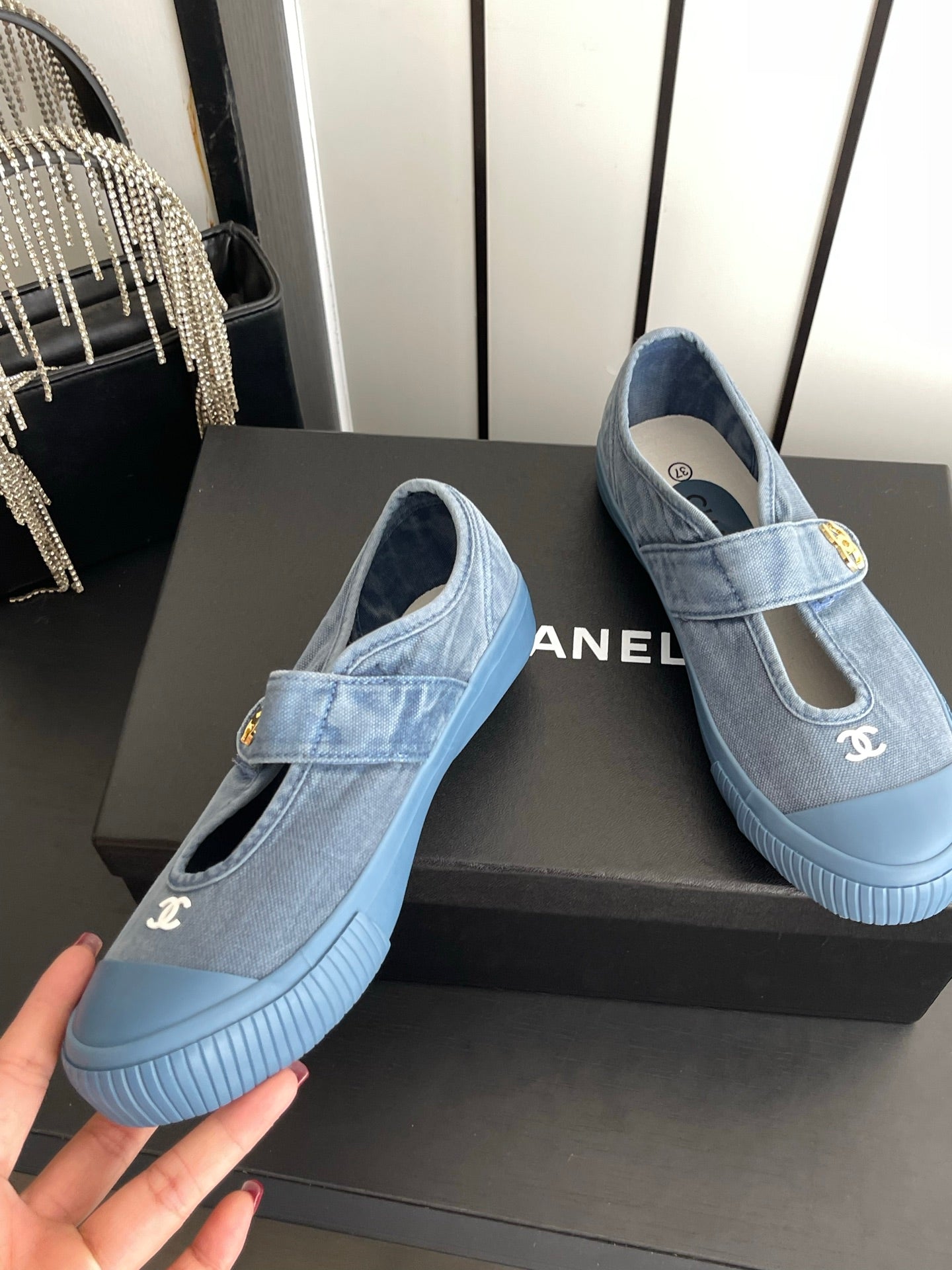 CHANEL 26S MARY JANE SNEAKERS IN NAVY BLUE CANVAS WITH GOLD-TONE METAL CC LOGO