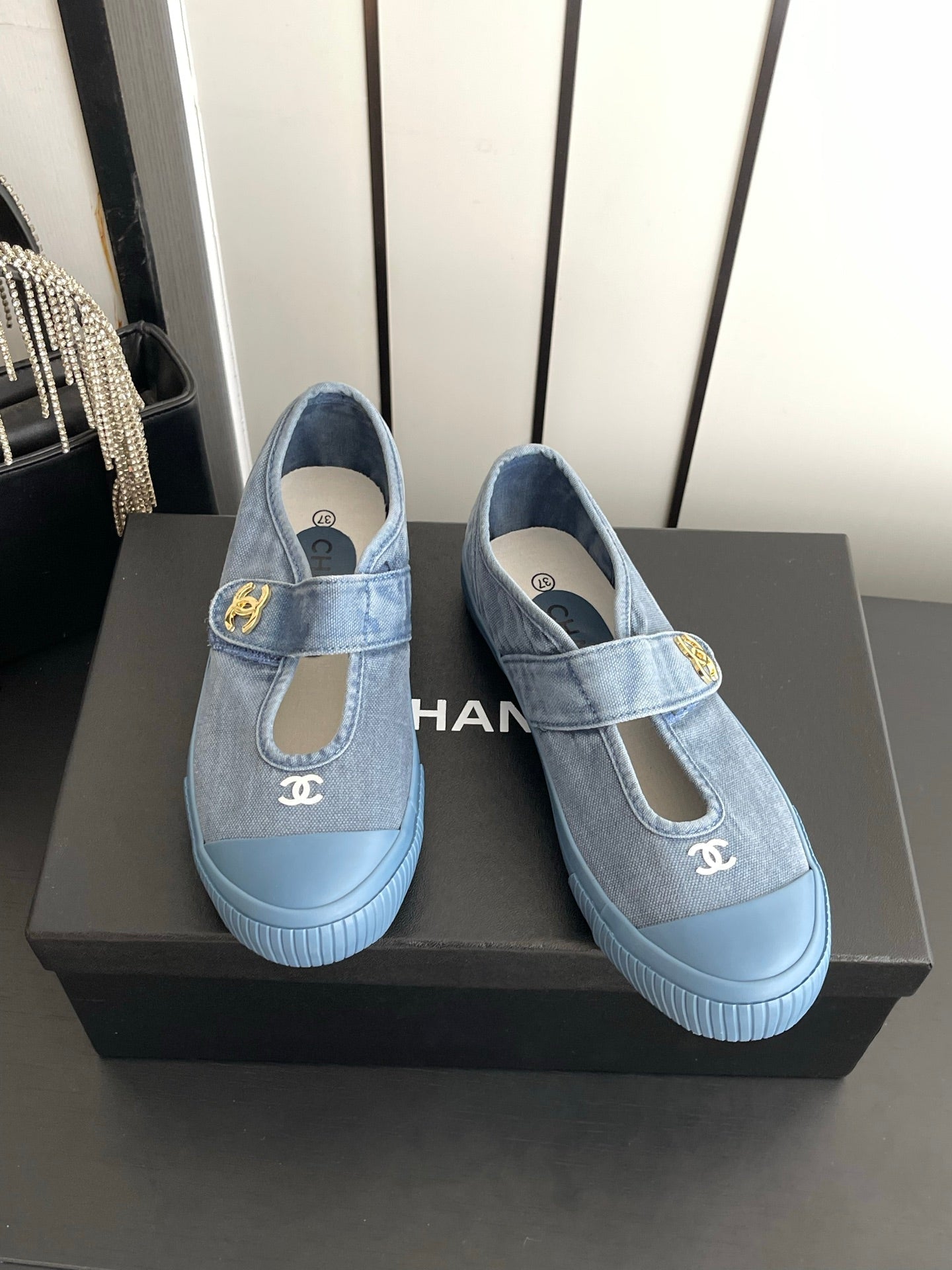 CHANEL 26S MARY JANE SNEAKERS IN NAVY BLUE CANVAS WITH GOLD-TONE METAL CC LOGO