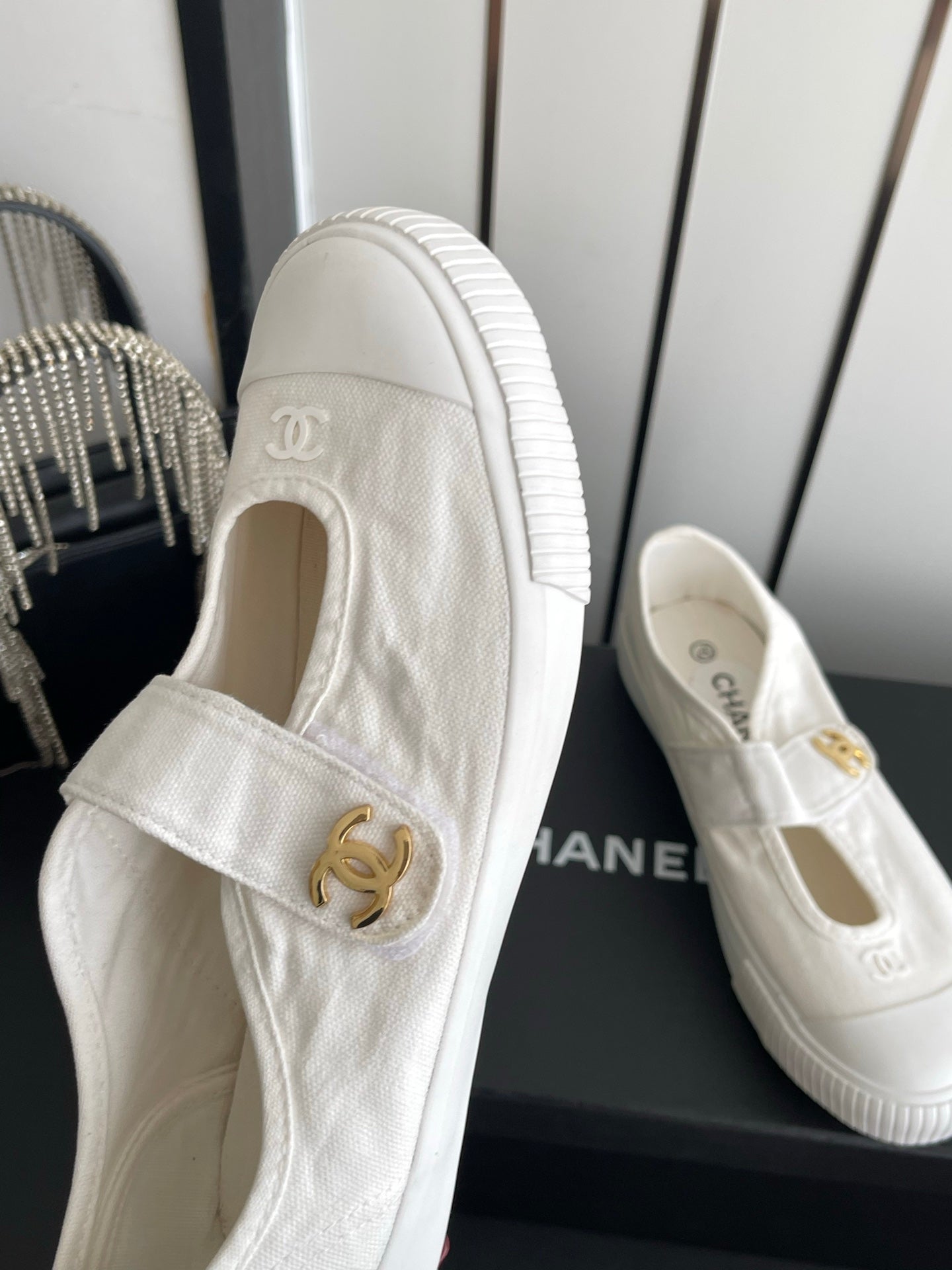 CHANEL 26S MARY JANE SNEAKERS IN WHITE CANVAS WITH GOLD-TONE METAL CC LOGO