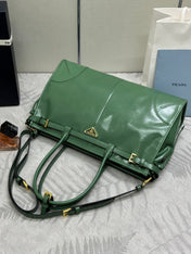 PRADA 25S BONNIE LARGE HANDBAG 38 IN GREEN GLOSSY CALFSKIN GOLD HARDWRE
