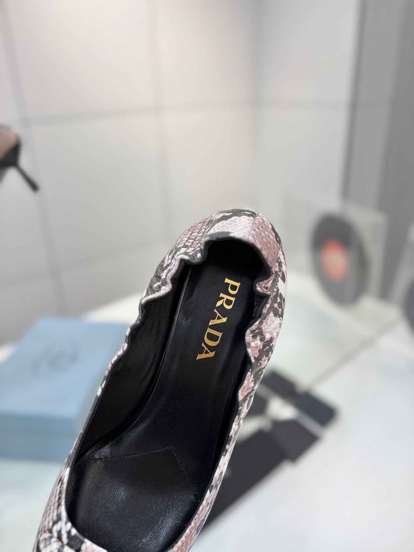 PRADA 26S PUMPS 55MM IN PINK SNAKE PRINT CALFSKIN WITH LOGO