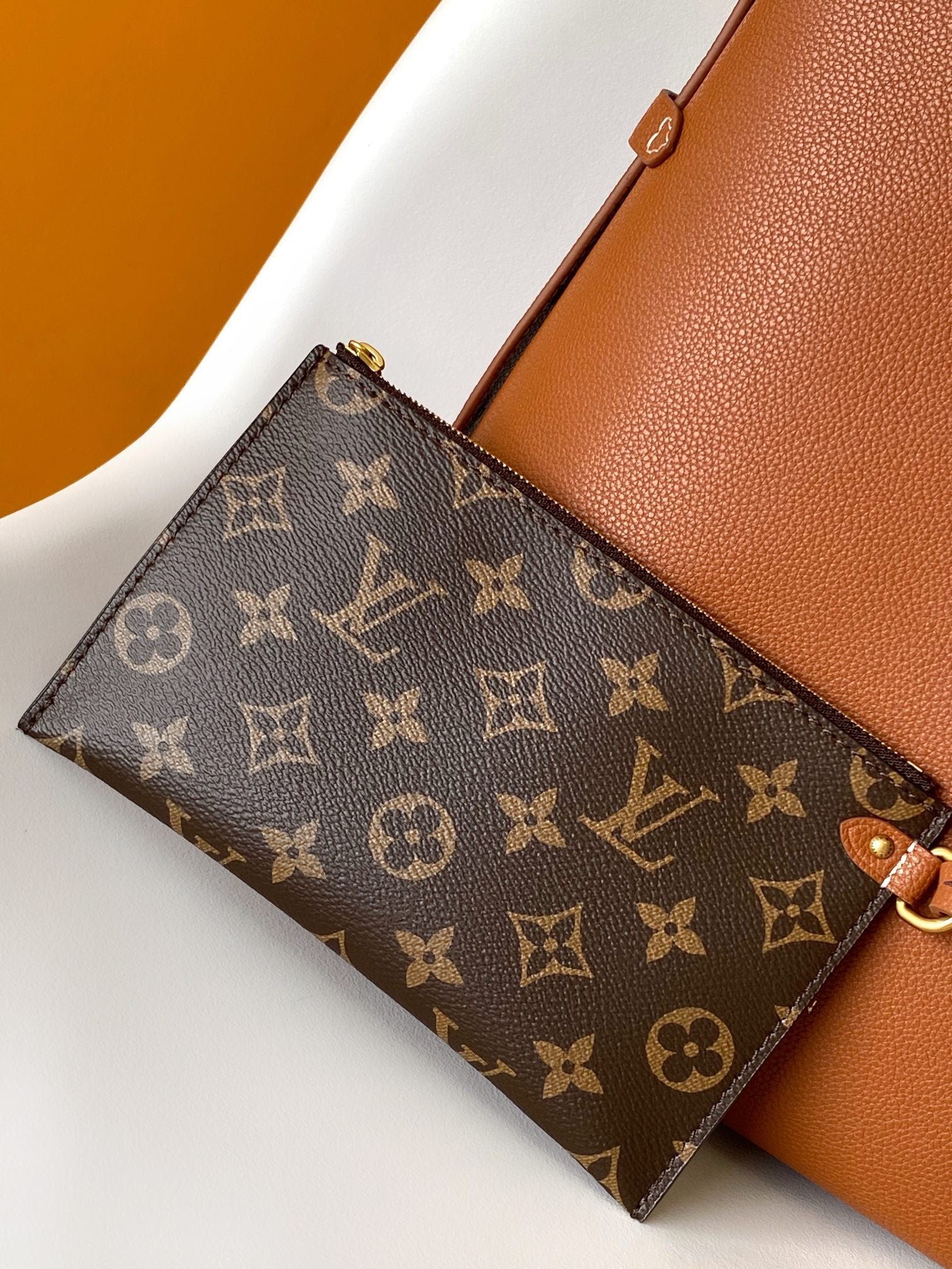 LV 25S LOW KEY HOBO BAG 28 CM IN BURNT ORANGE CALFSKIN