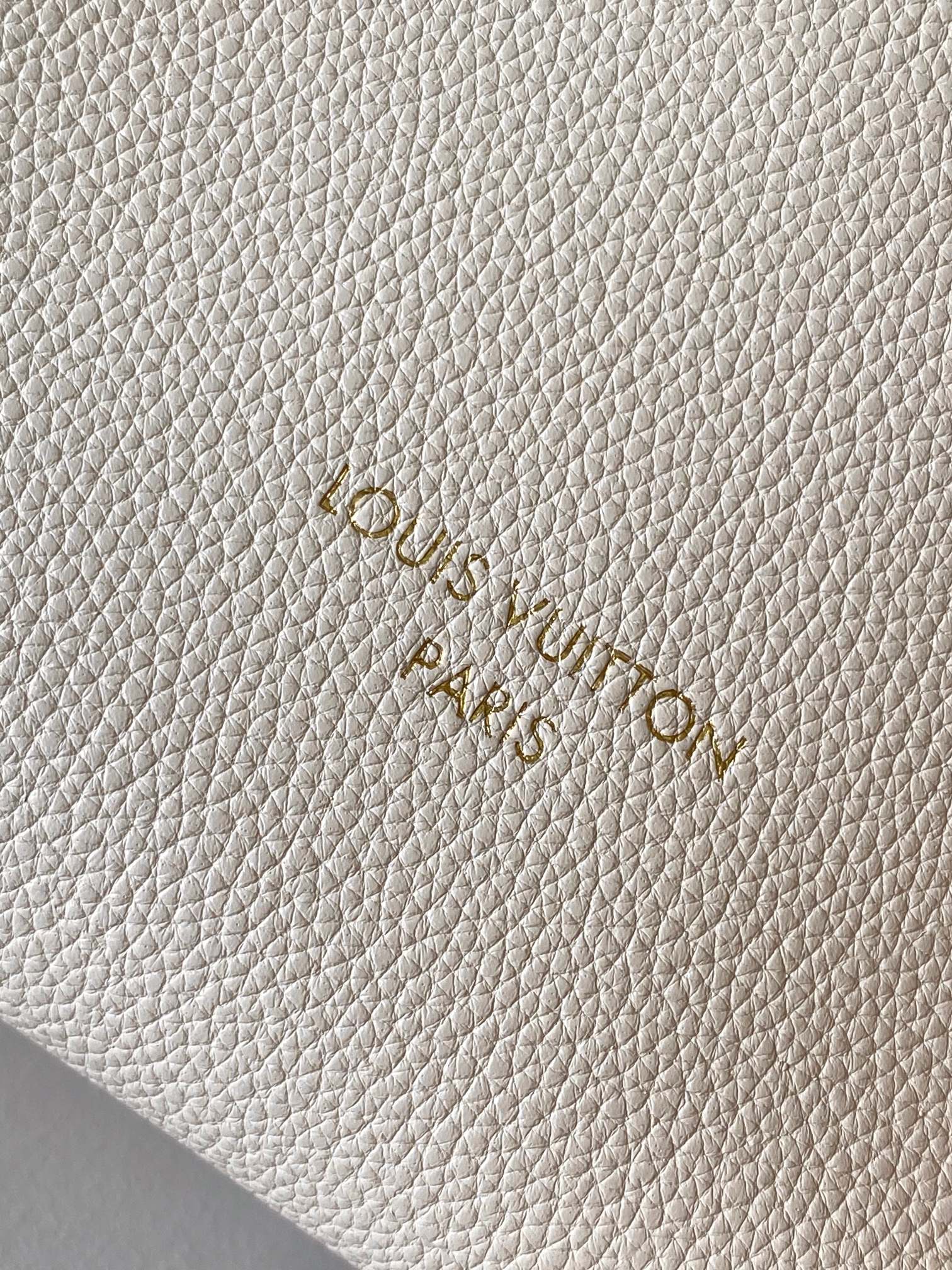 LV 25S LOW KEY HOBO BAG 35 CM IN CREAM WHITE CALFSKIN