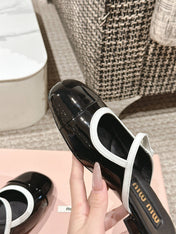 FLAT MULE IN BLACK AND WHITE PATENT CALFSKIN