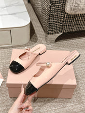 FLAT MULE IN BABY PINK MIX BLACK PATENT CALFSKIN