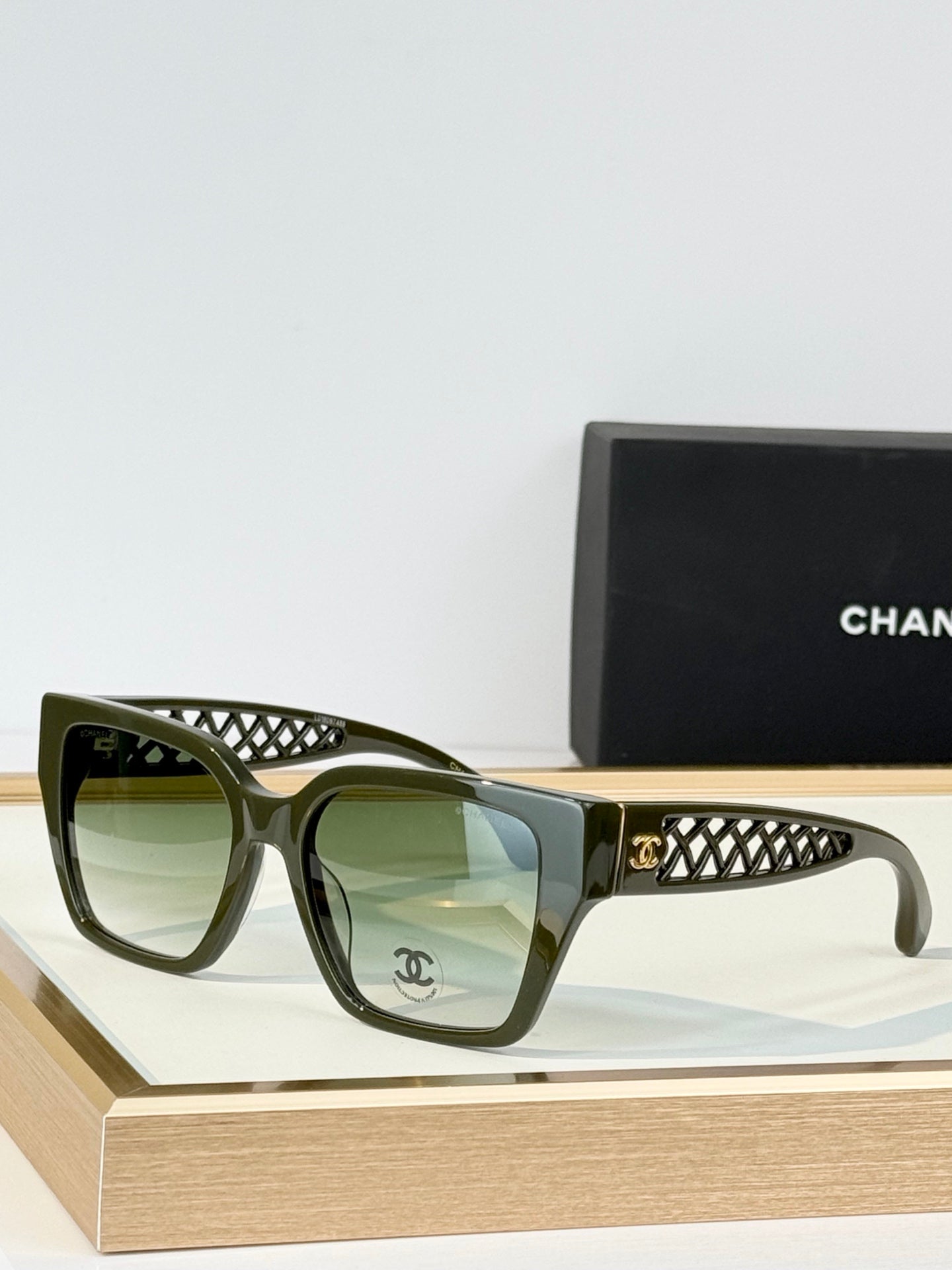 CHANEL 26S OVERSIZED SQUARE FRAME IN ACETATE 417061
